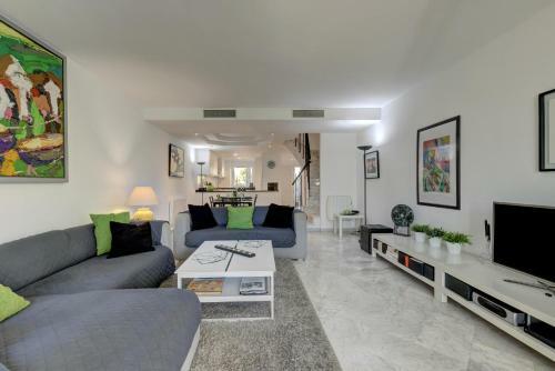Frontline Paradise Townhouse