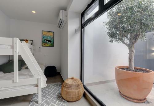 Renovated Townhouse San Roque 91