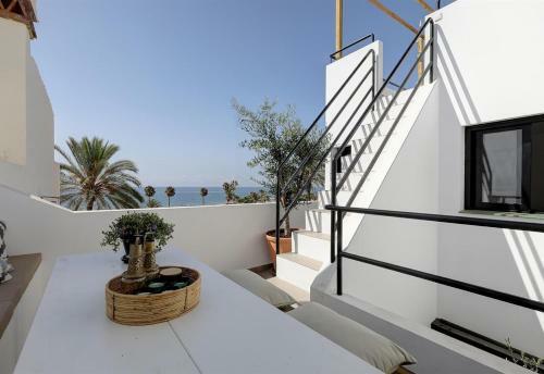 Renovated Townhouse San Roque 91