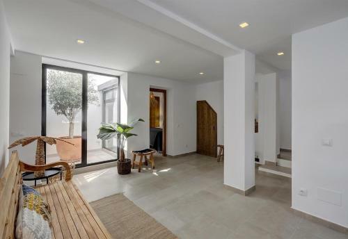 Renovated Townhouse San Roque 91