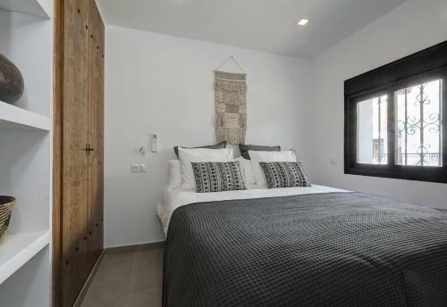 Renovated Townhouse San Roque 91