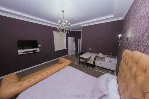 Seven Day Hotel