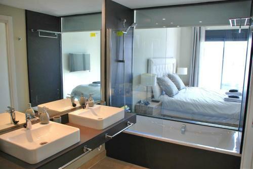 Modern Apartment With View To Gibraltar + Jacuzzi