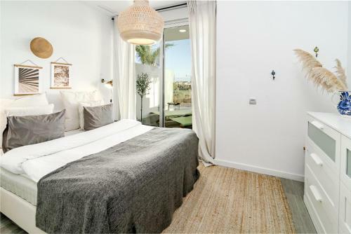 Lm41b- Modern & Spacious Family Apartment