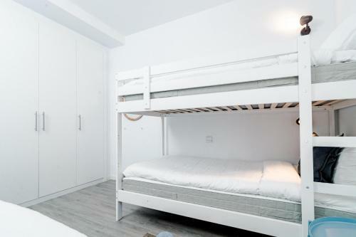 Lm41b- Modern & Spacious Family Apartment