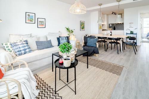 Lm41b- Modern & Spacious Family Apartment