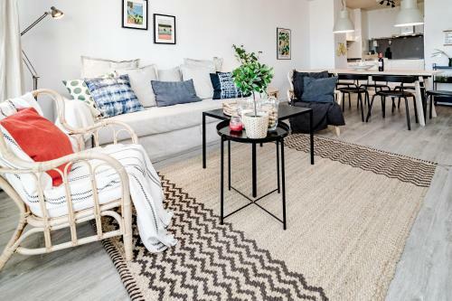 Lm41b- Modern & Spacious Family Apartment