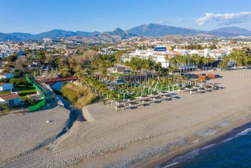 11226 - Modern Beach Side Duplex Penthouse.