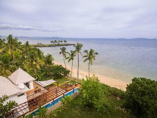 Hotel First Landing Beach Resort & Villas