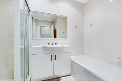 Hotel Culgoa Point Beach Resort