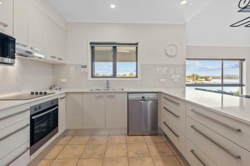 Hotel Culgoa Point Beach Resort