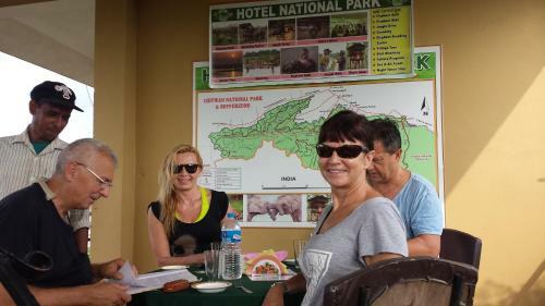 Hostal Nikunj Safari Guest House