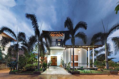 Hostal Gold Crown Residence