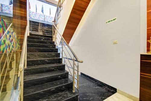 Townhouse Oak Hotel Hillview