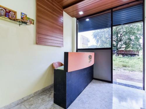 Oyo 75434 Hotel Everest Inn