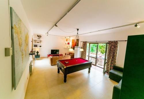 Villa With Infinity Pool Hot Tub