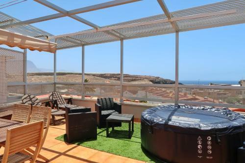 Beautiful Penthouse With Pool And Sea Views