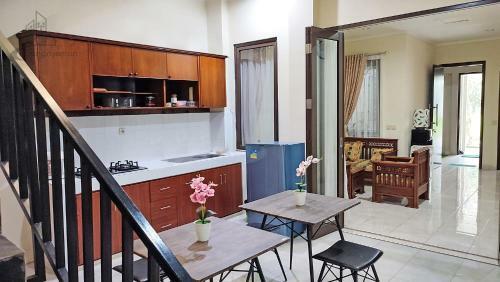 Hostal Atmosfer Guest House Sentul