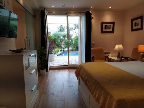 Hostal Berg & Zon