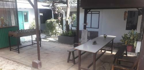 Albergue Bunk House Bogor (kostel)