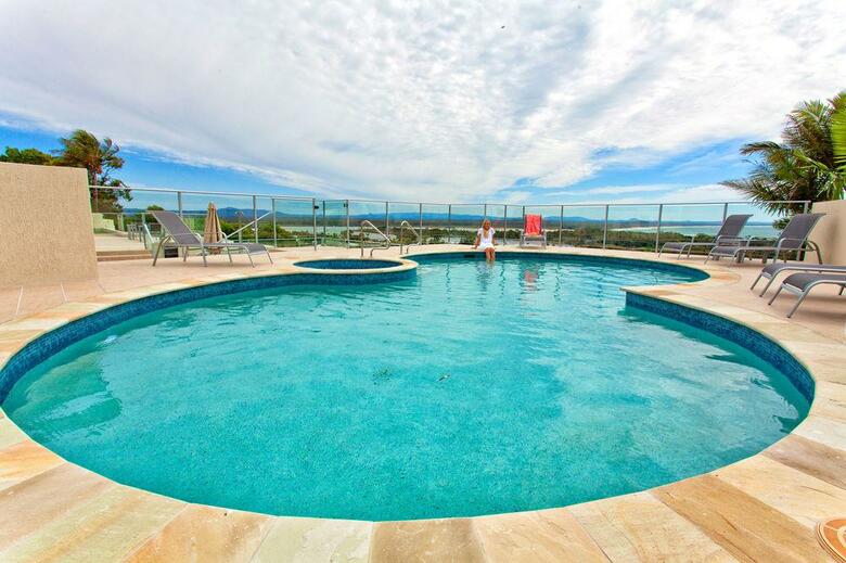 Hotel Noosa Crest Resort