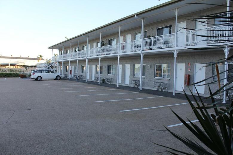 Colonial Rose Motel