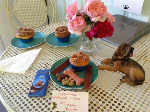 Must Love Dogs B&B & Self Contained Cottage