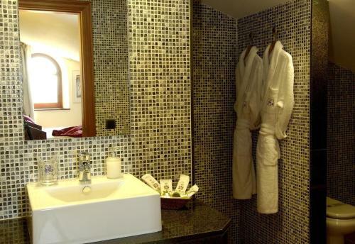 Luxury Stone Villa With Private Fo