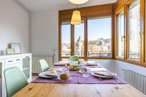 Bravissimo El Lle�, Bright 4-bedroom Apartment
