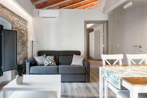 Revitalized Downtown Apartment In Historical Building