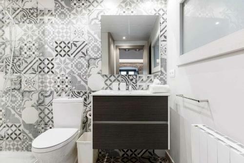 Revitalized Downtown Apartment In Historical Building