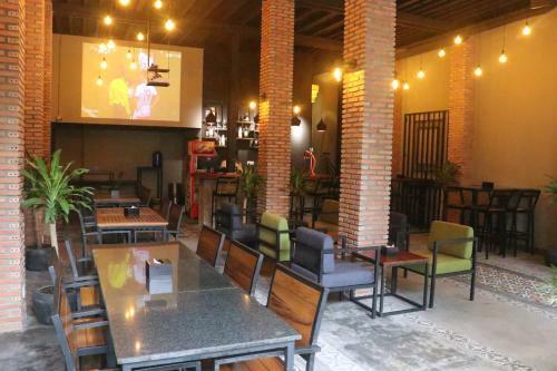 Feliz Hostel Cafe & Bar