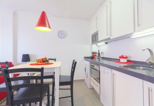 Seaview Modern Beach Apartment