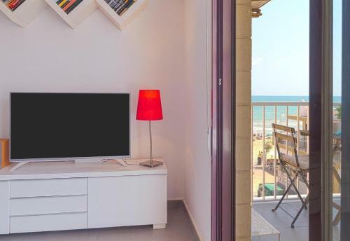 Seaview Modern Beach Apartment