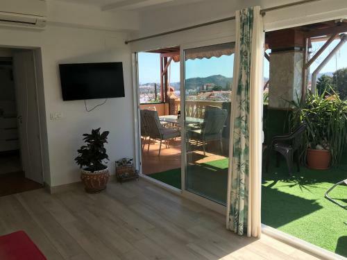 Apartment With Private Patio