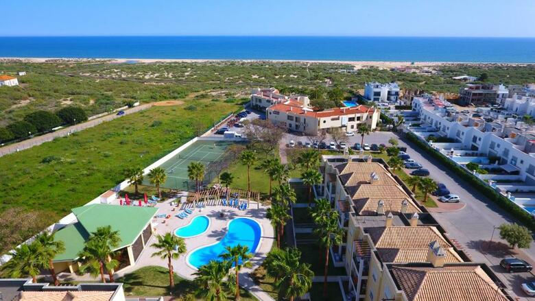 Aparthotel Praia Da Lota Beachfront Resort - Hotel & Apartments