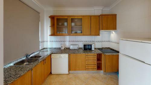 Aparthotel Praia Da Lota Beachfront Resort - Hotel & Apartments