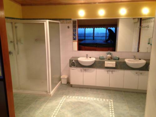 Lodge Southern Anchorage Retreat