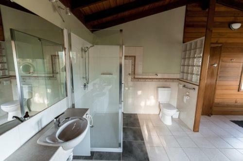 Lodge Southern Anchorage Retreat