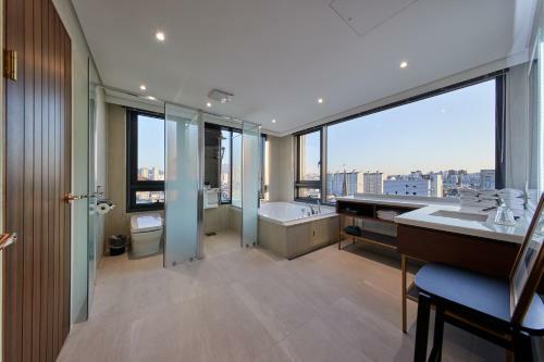 H1 Hotel