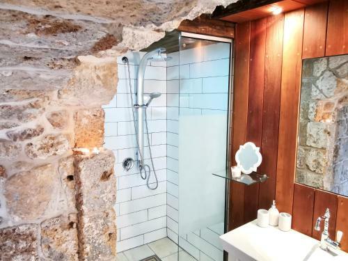 Unique Crusader Apartment In Old Acre