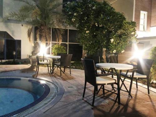 Oyo 122 Majestic Hotel