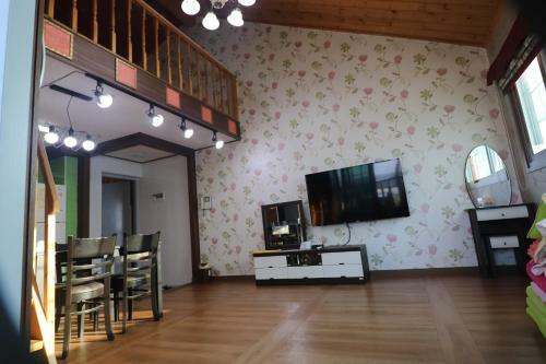 Gyeongju Raspberry Pension