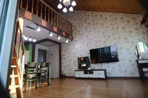 Gyeongju Raspberry Pension