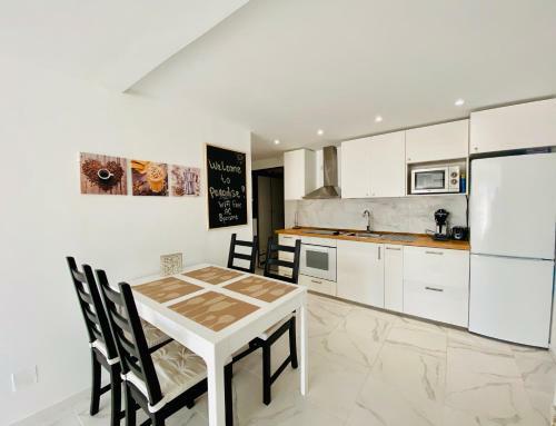 Fresh And Modern Delux Apartment In 1 Min From The Beach!