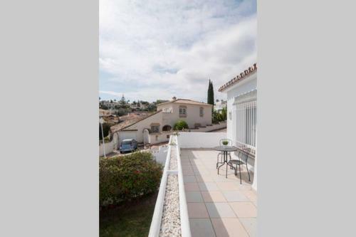 049 - Modern & Spacious Holiday Villa With Private Pool