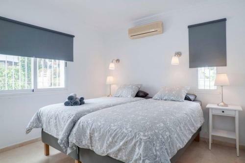 049 - Modern & Spacious Holiday Villa With Private Pool