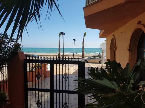 Apartamento Beachfront With Sea Views And Pool