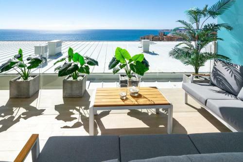 Hig- Modern Apartment Stunning Views, Next To Beach