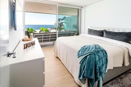 Hig- Modern Apartment Stunning Views, Next To Beach